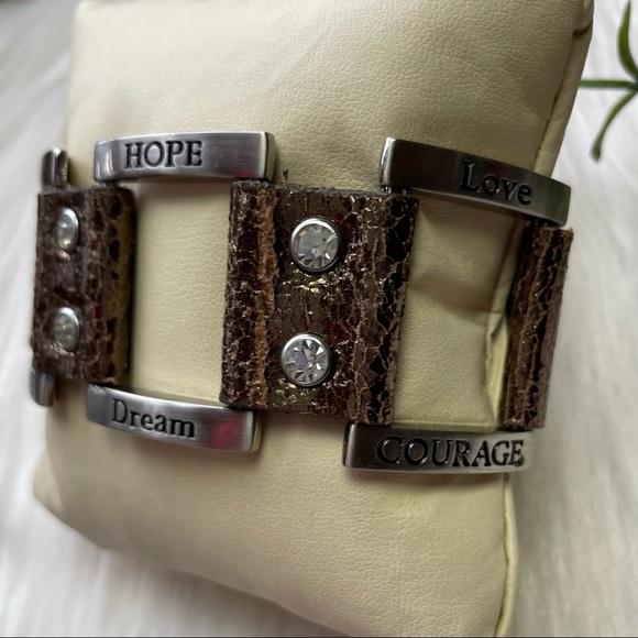 Good work(s) make a difference bracelet - Picture 2 of 11